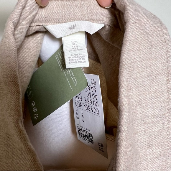 NWT H&M Beige Oversized Button-Up Shirt (L) - Picture 6 of 6